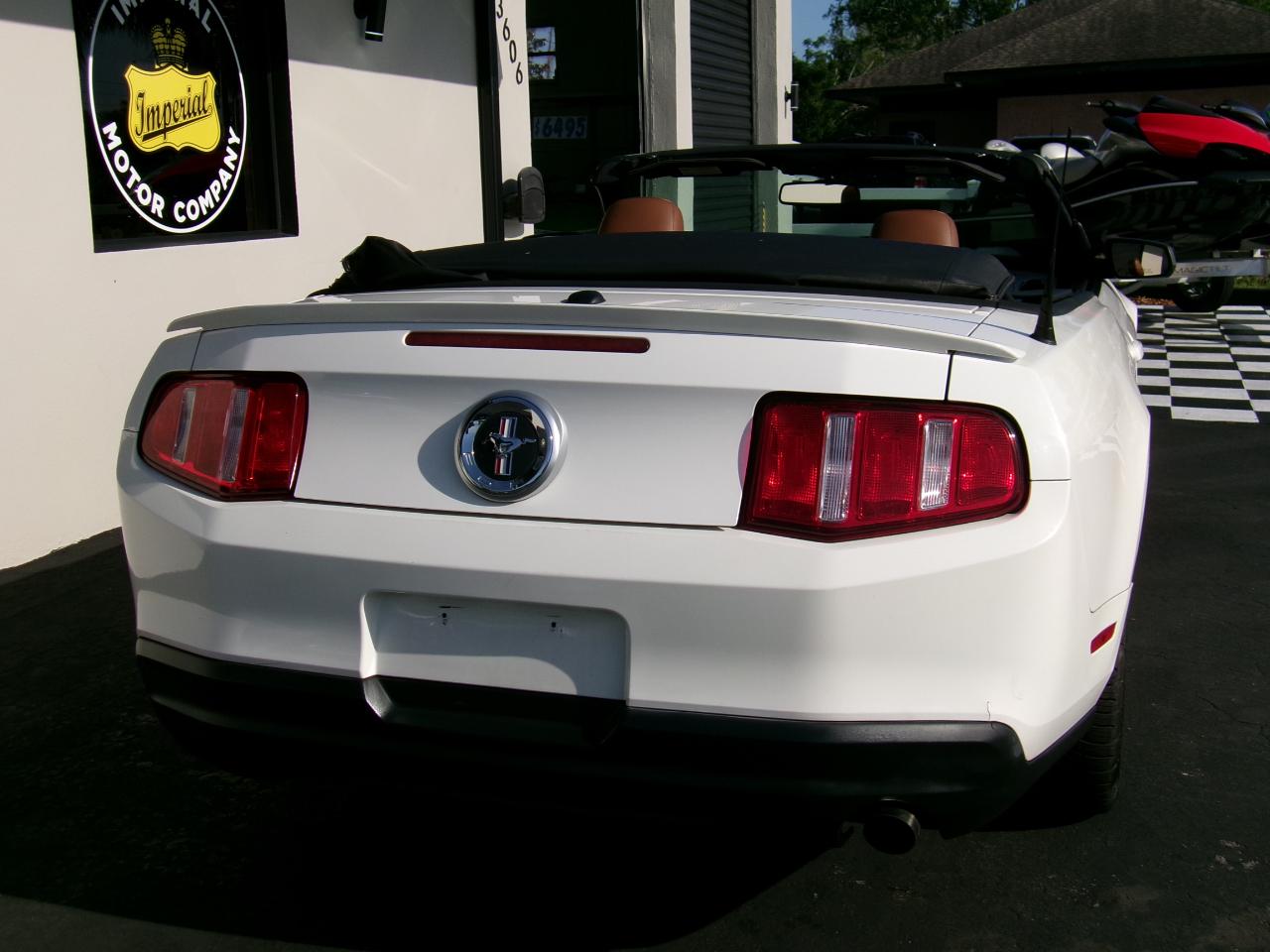 Ford Mustang V6 Convertible 2010