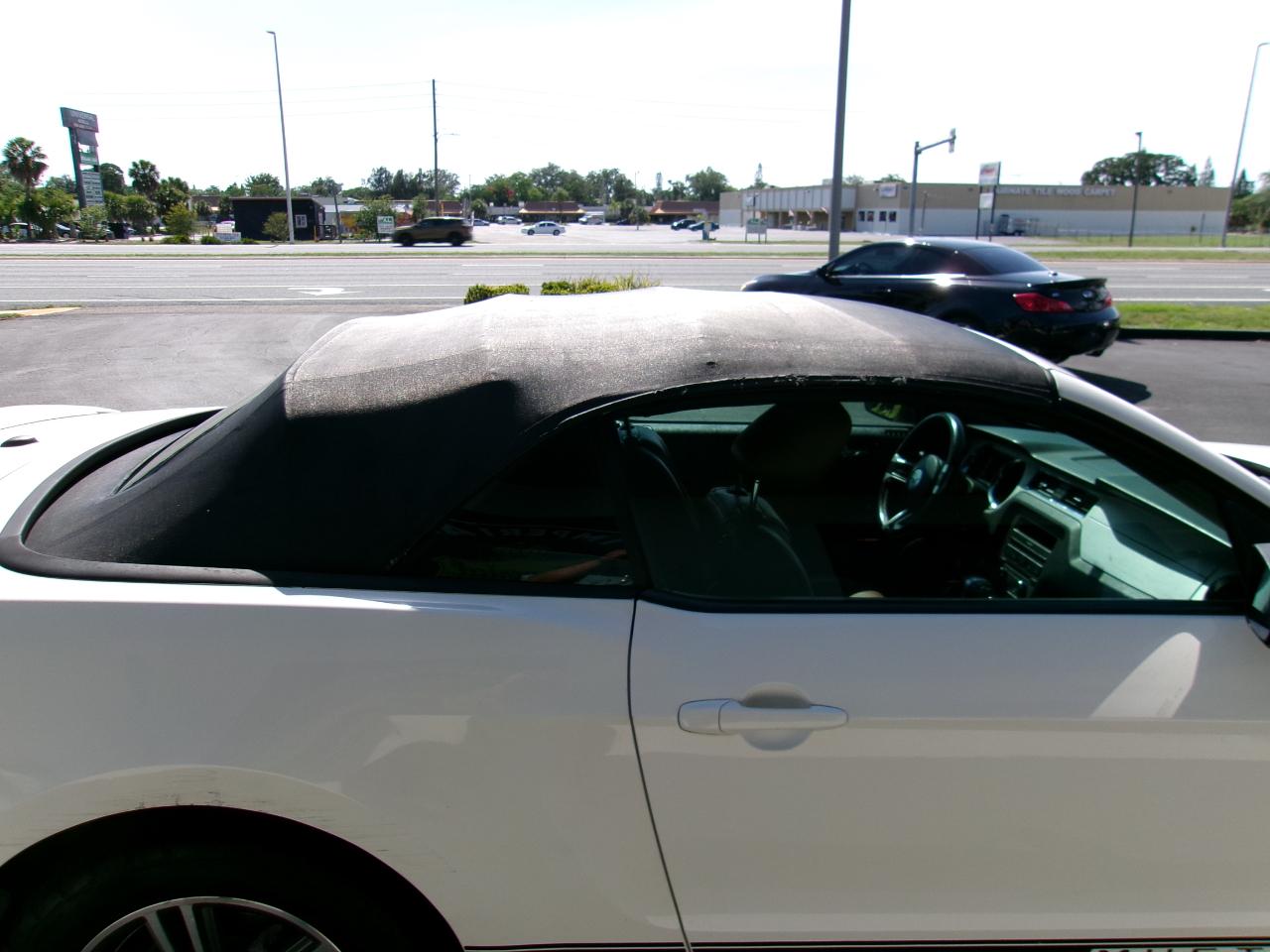Ford Mustang V6 Convertible 2010
