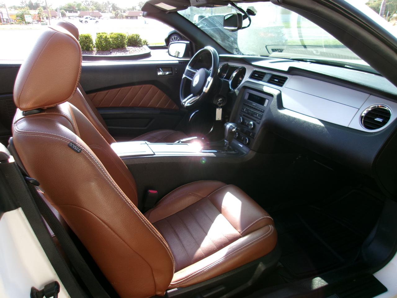 Ford Mustang V6 Convertible 2010