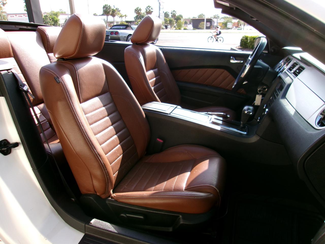 Ford Mustang V6 Convertible 2010