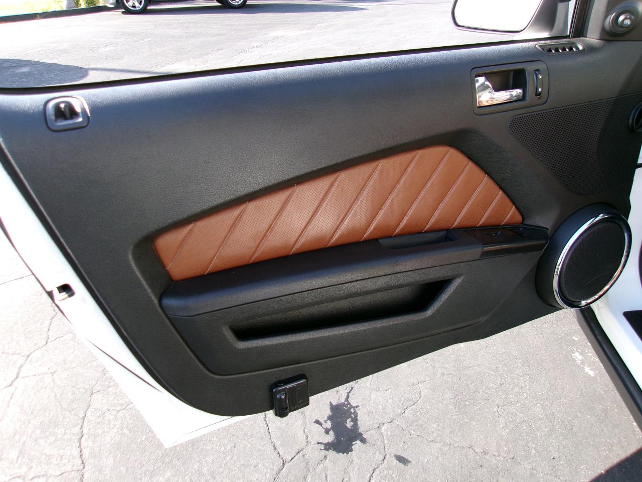 Ford Mustang V6 Convertible 2010