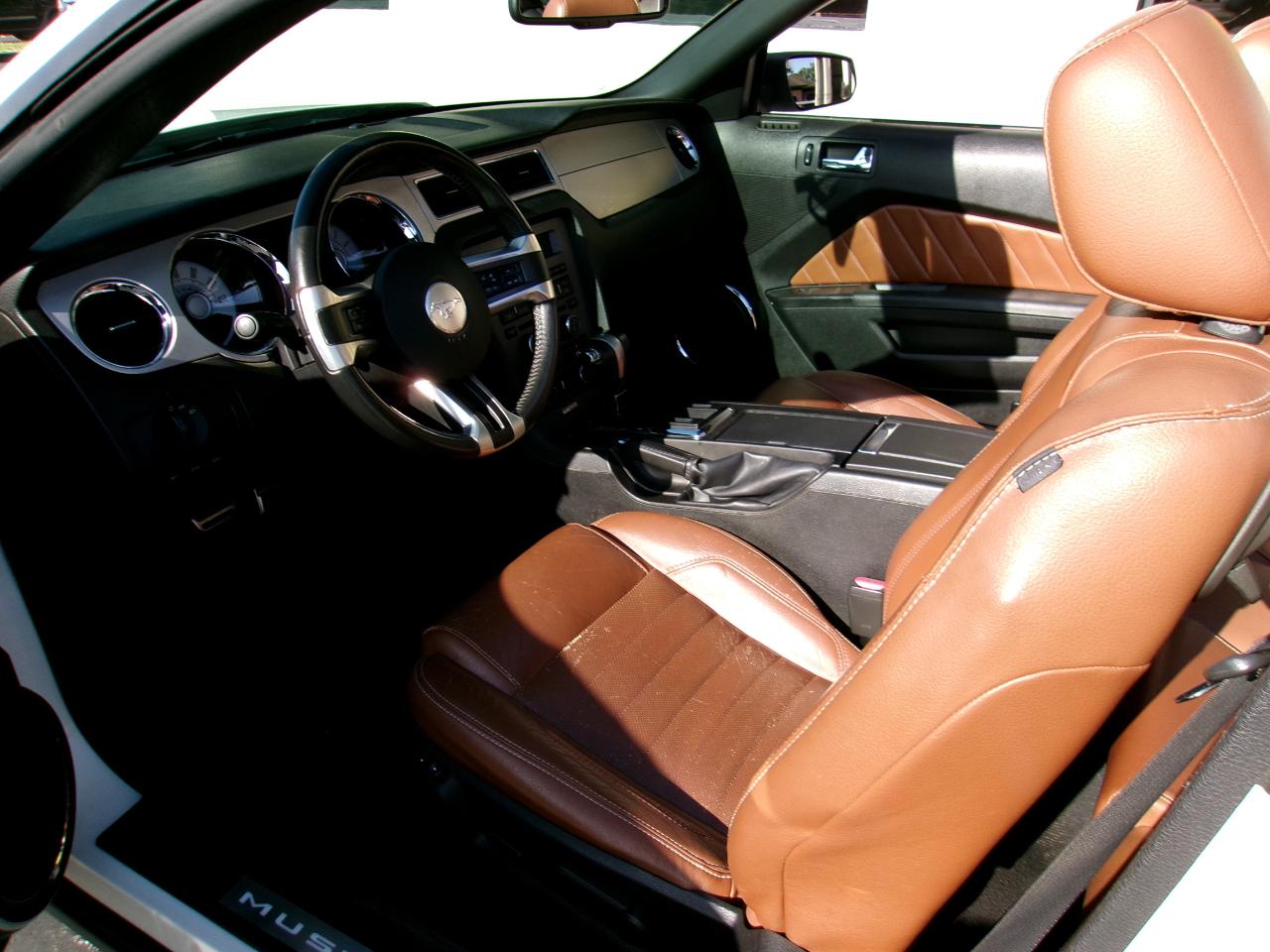 Ford Mustang V6 Convertible 2010