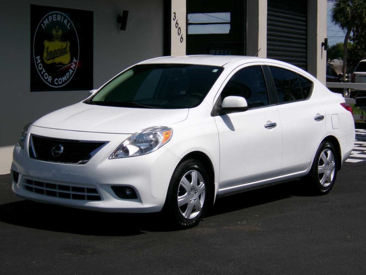 Nissan Versa 1.6 SV Sedan 2012