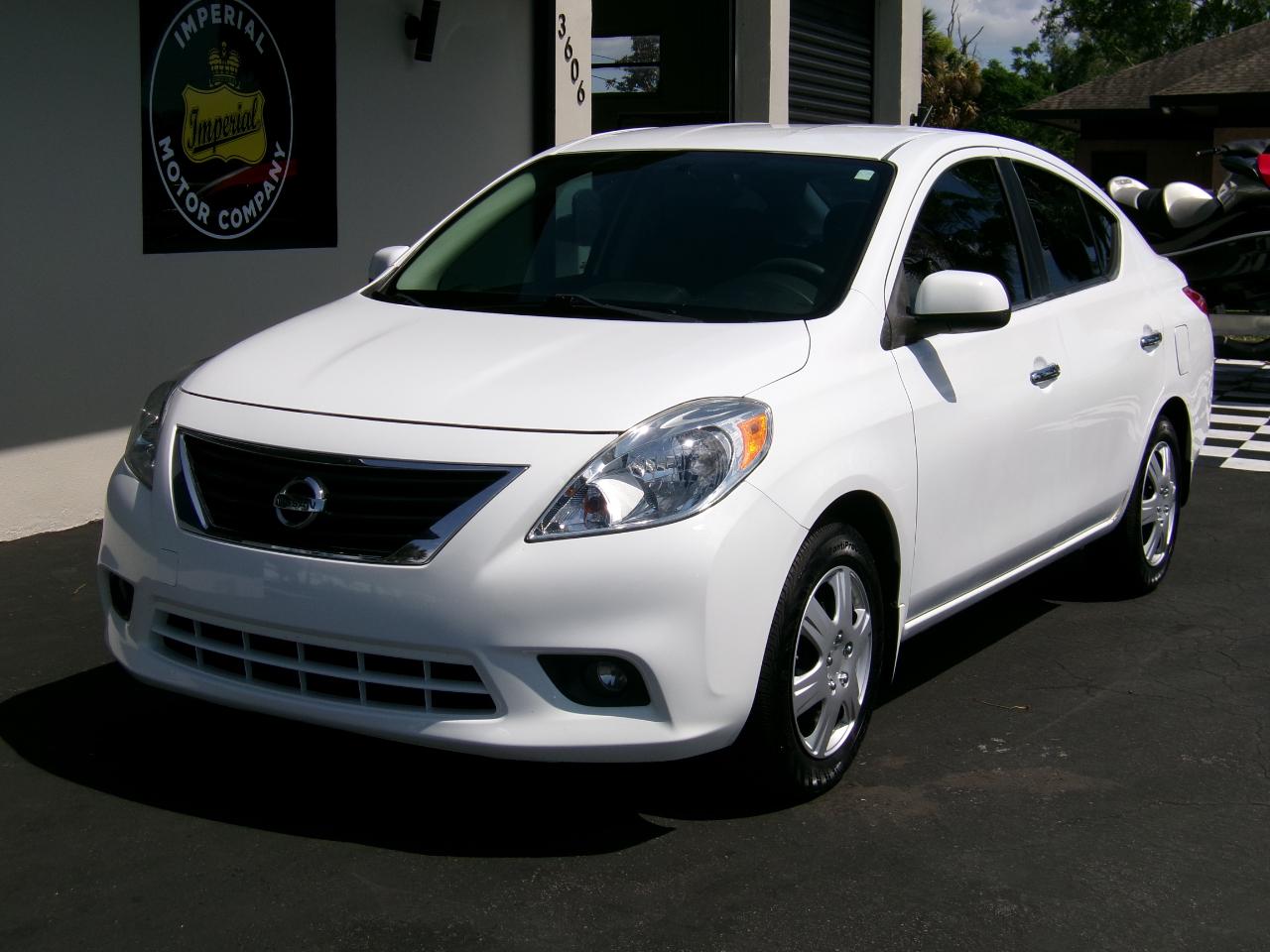 Nissan Versa 1.6 SV Sedan 2012