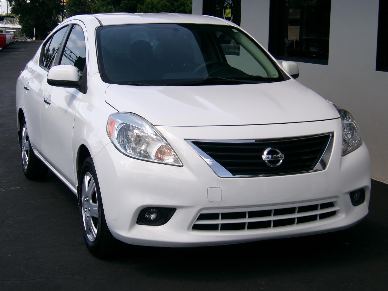 Nissan Versa 1.6 SV Sedan 2012
