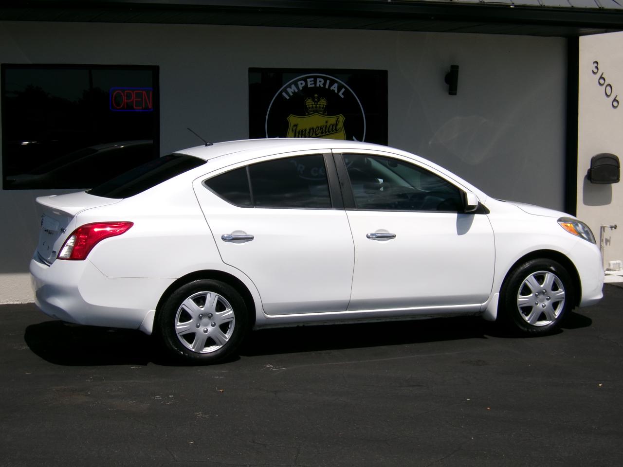 Nissan Versa 1.6 SV Sedan 2012