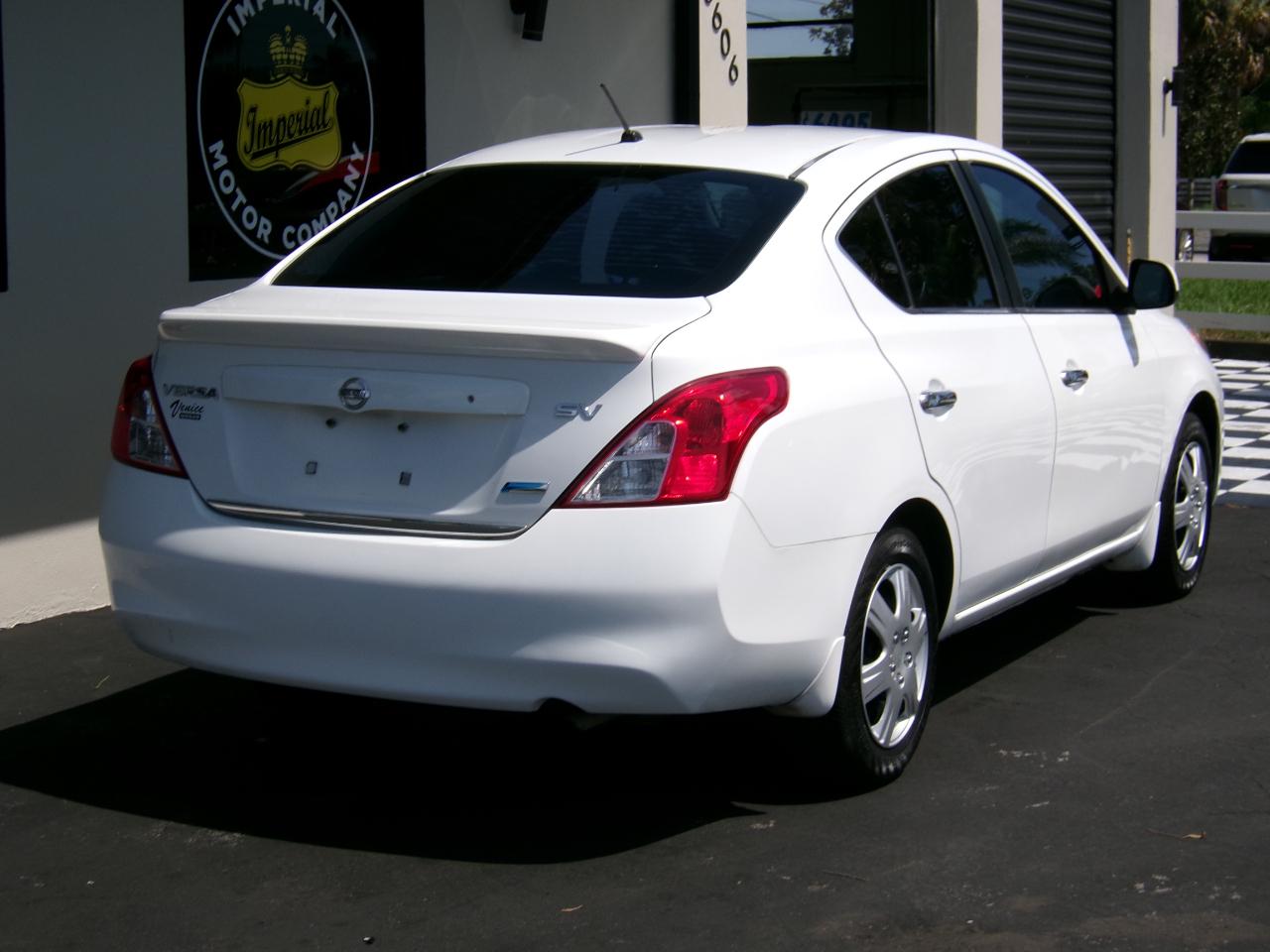 Nissan Versa 1.6 SV Sedan 2012