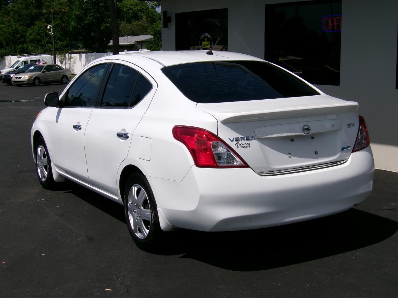 Nissan Versa 1.6 SV Sedan 2012