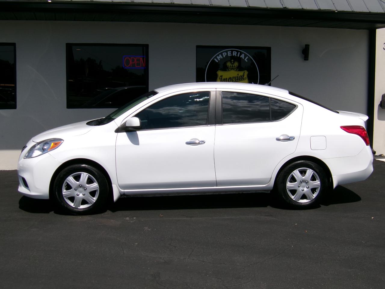 Nissan Versa 1.6 SV Sedan 2012