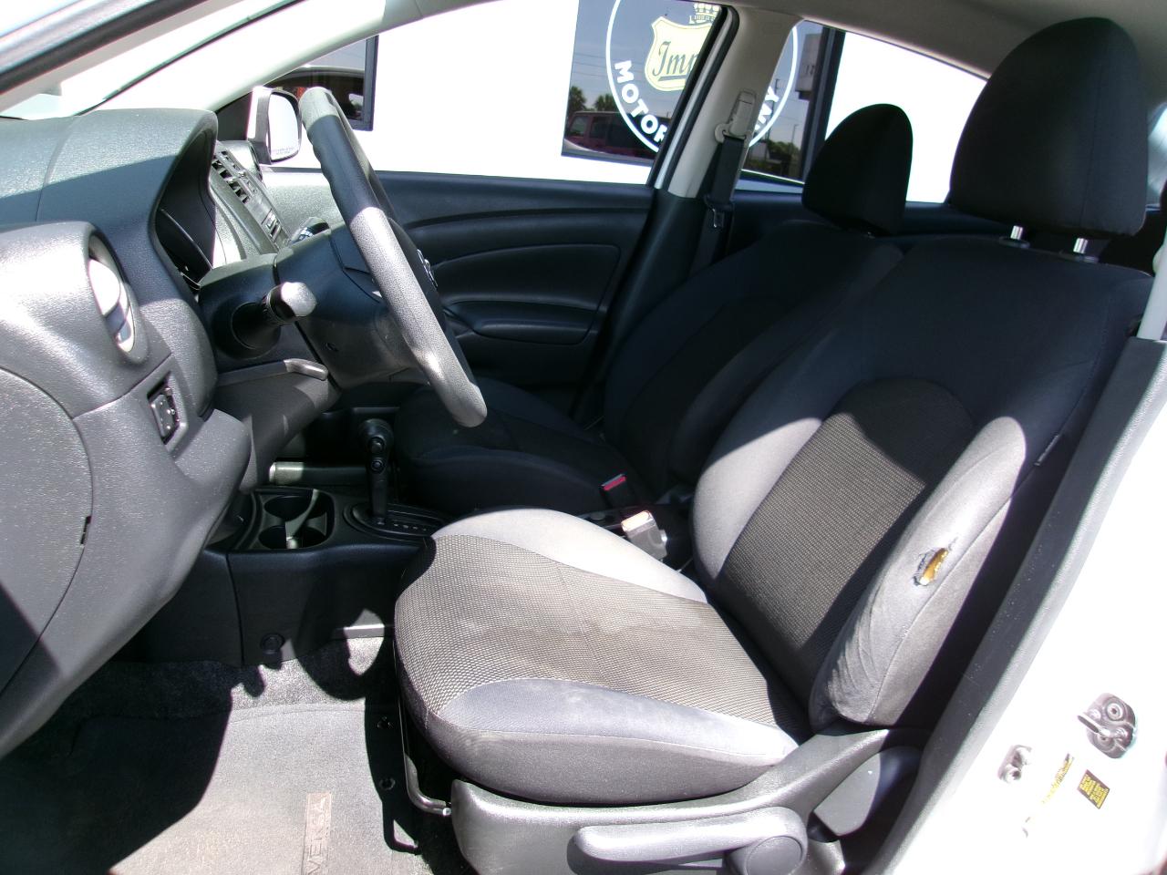 Nissan Versa 1.6 SV Sedan 2012