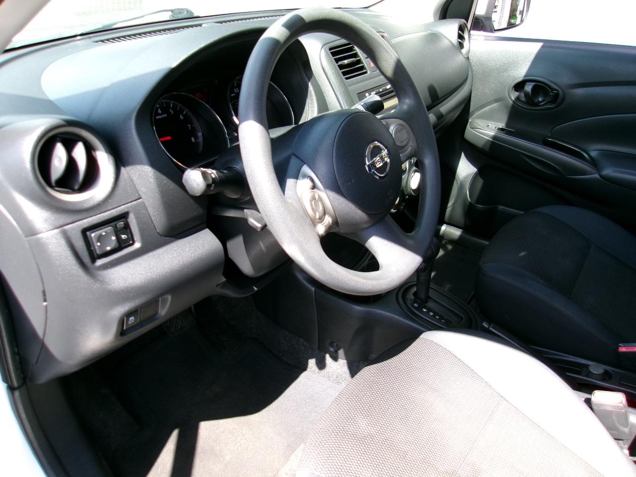 Nissan Versa 1.6 SV Sedan 2012