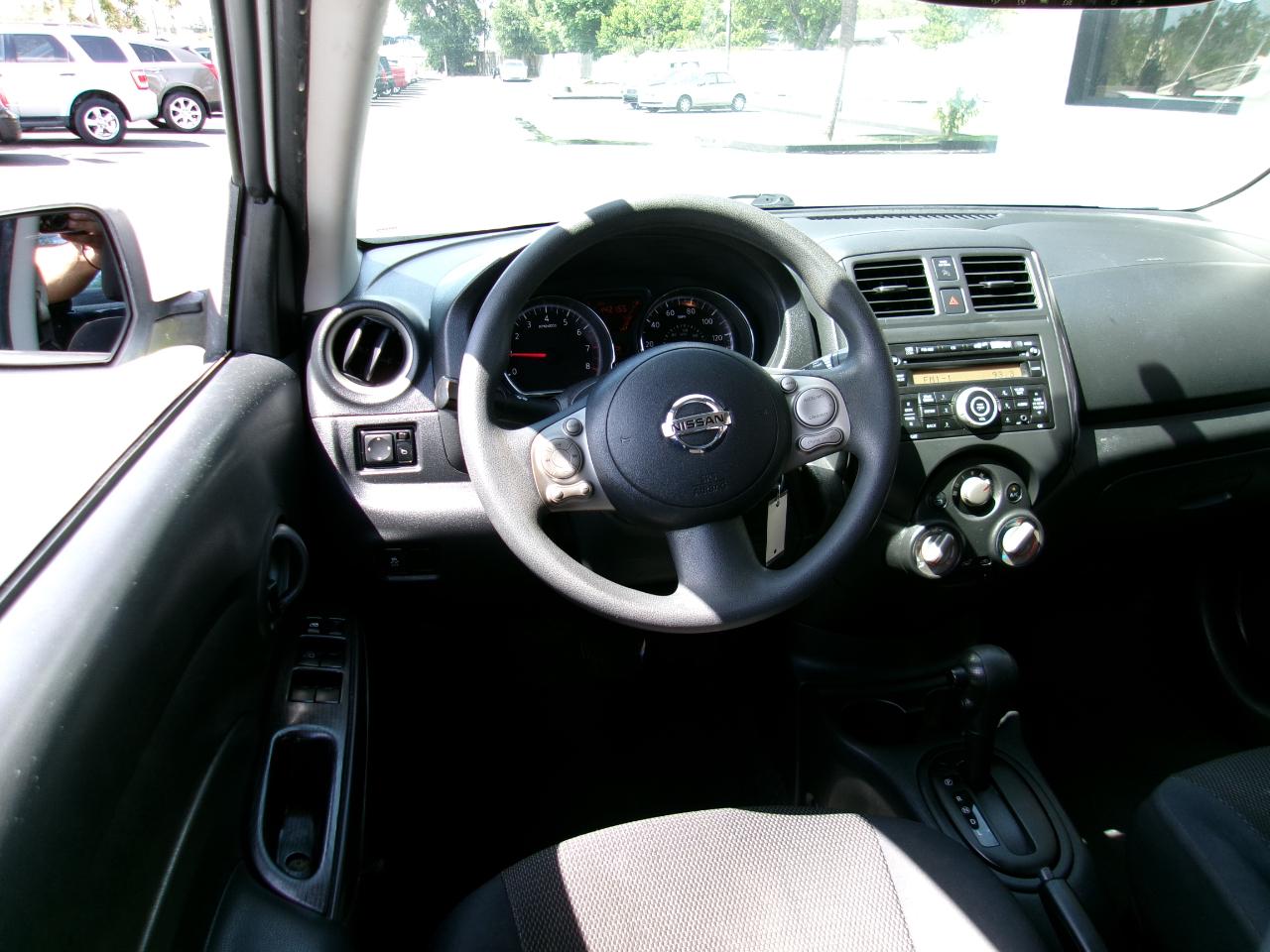 Nissan Versa 1.6 SV Sedan 2012