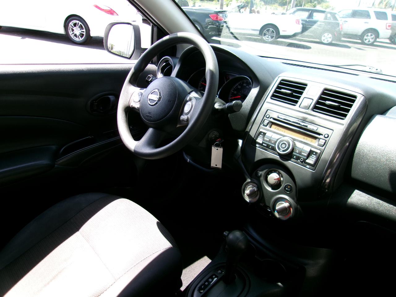 Nissan Versa 1.6 SV Sedan 2012