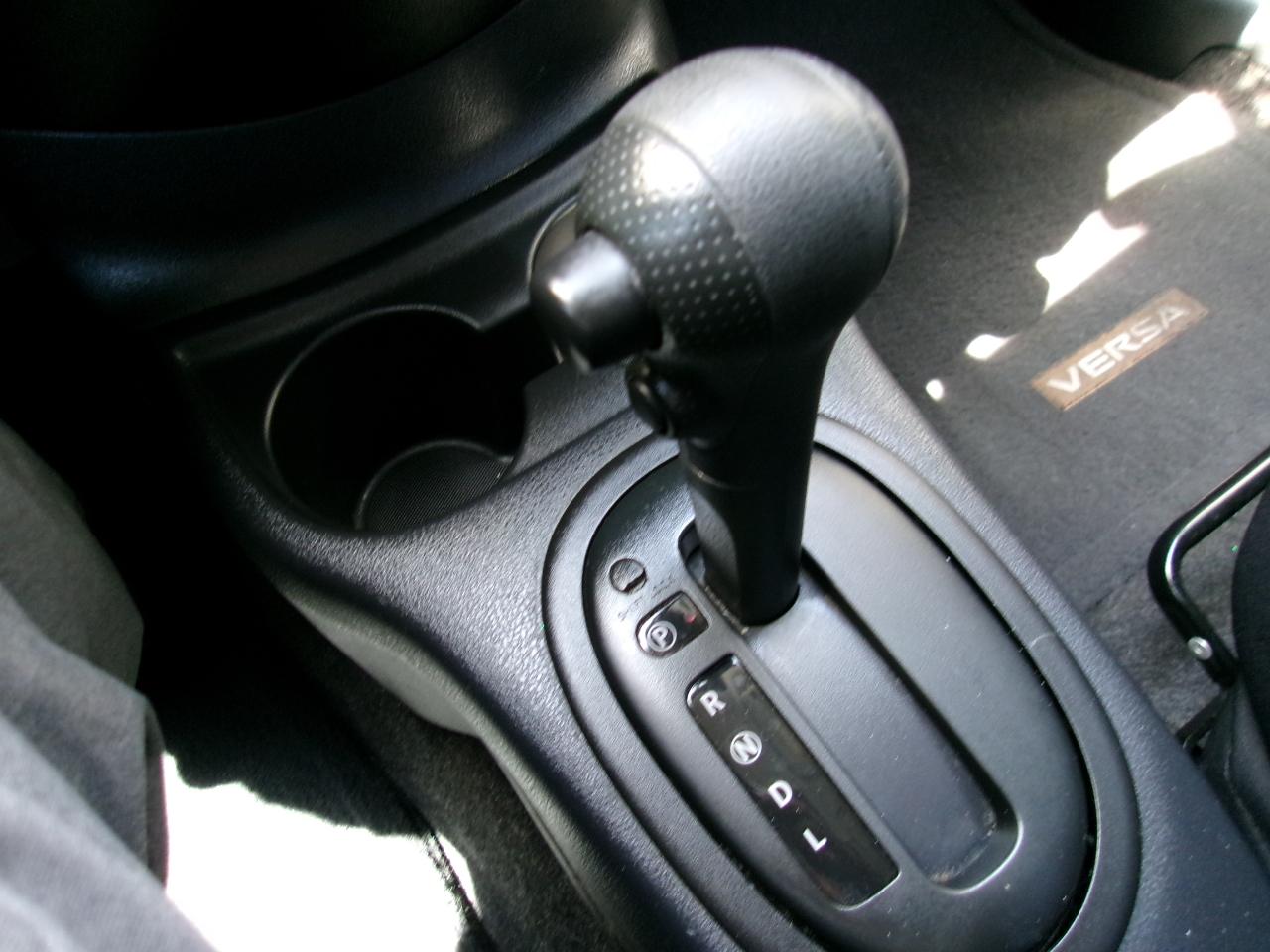 Nissan Versa 1.6 SV Sedan 2012