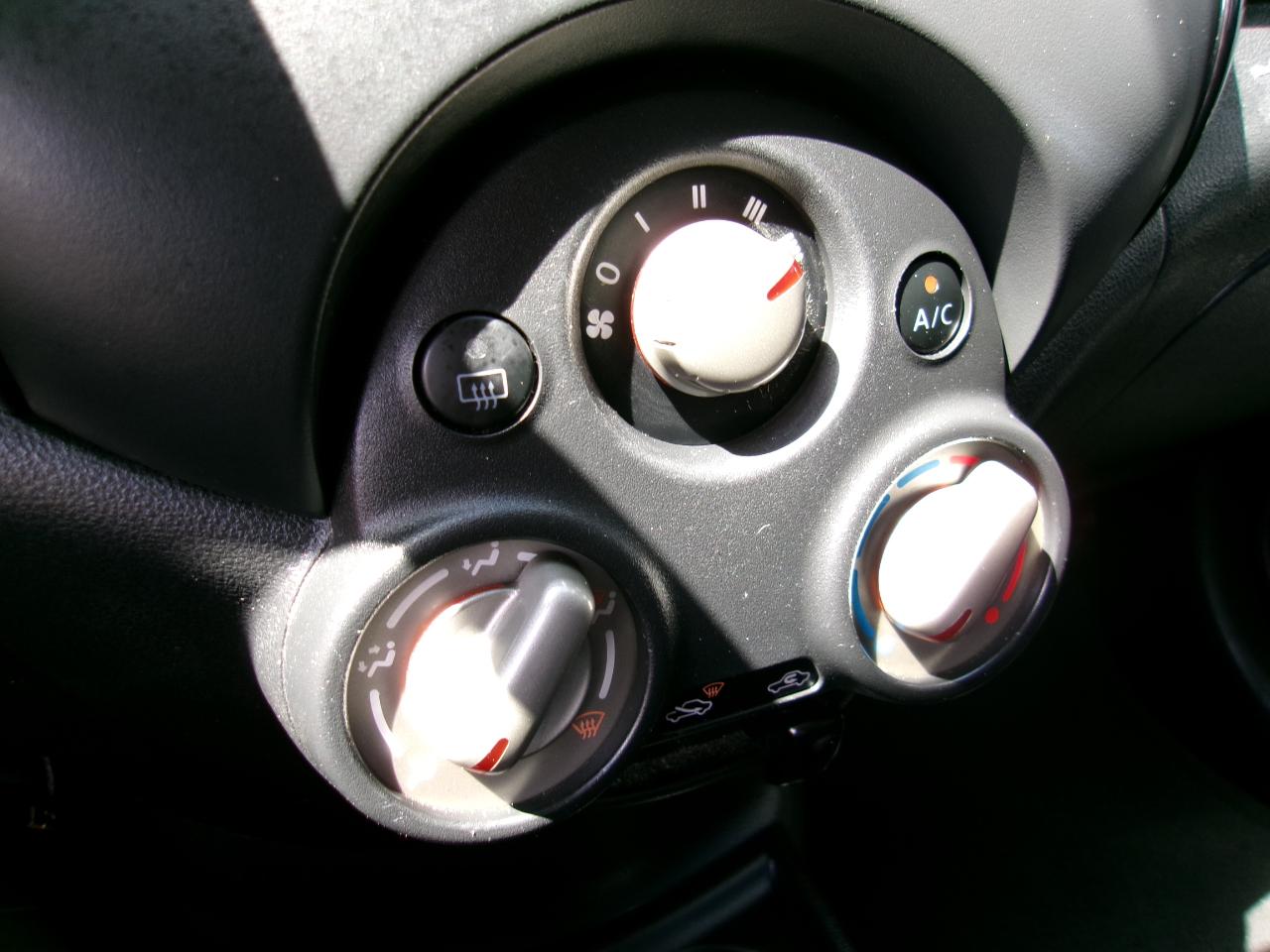 Nissan Versa 1.6 SV Sedan 2012