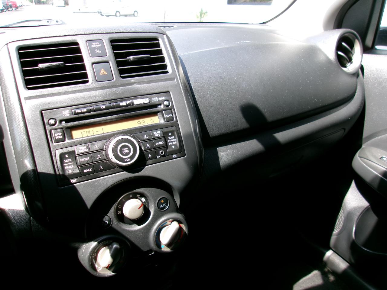 Nissan Versa 1.6 SV Sedan 2012