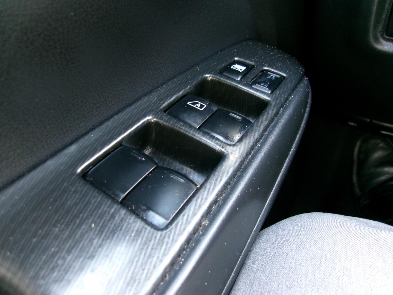 Nissan Versa 1.6 SV Sedan 2012