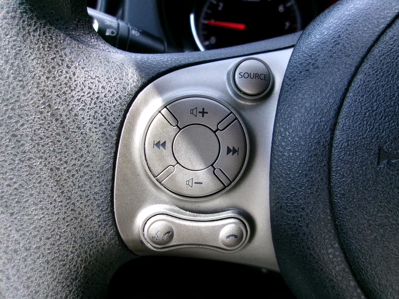Nissan Versa 1.6 SV Sedan 2012