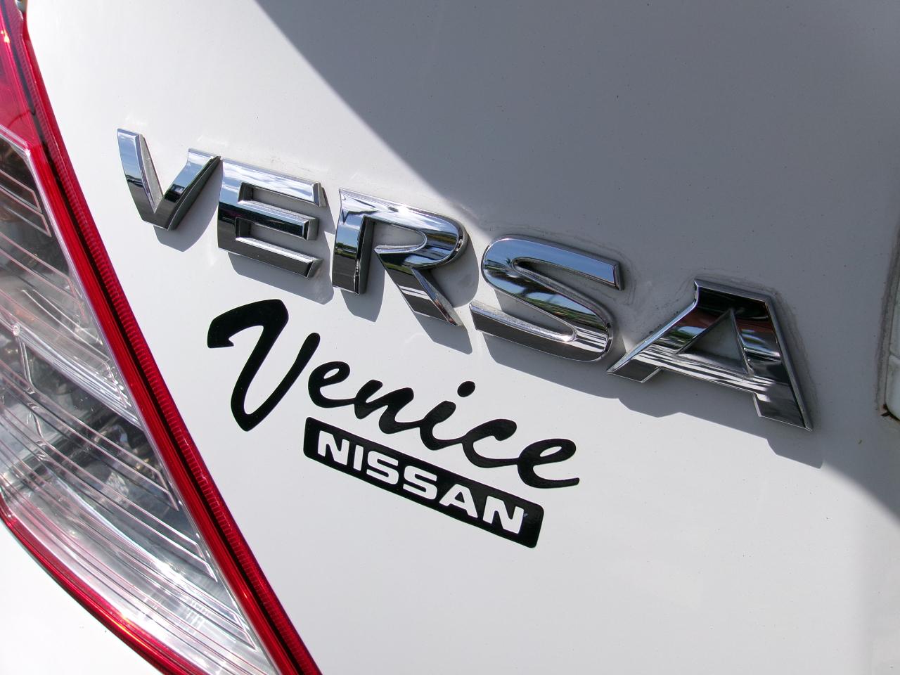 Nissan Versa 1.6 SV Sedan 2012