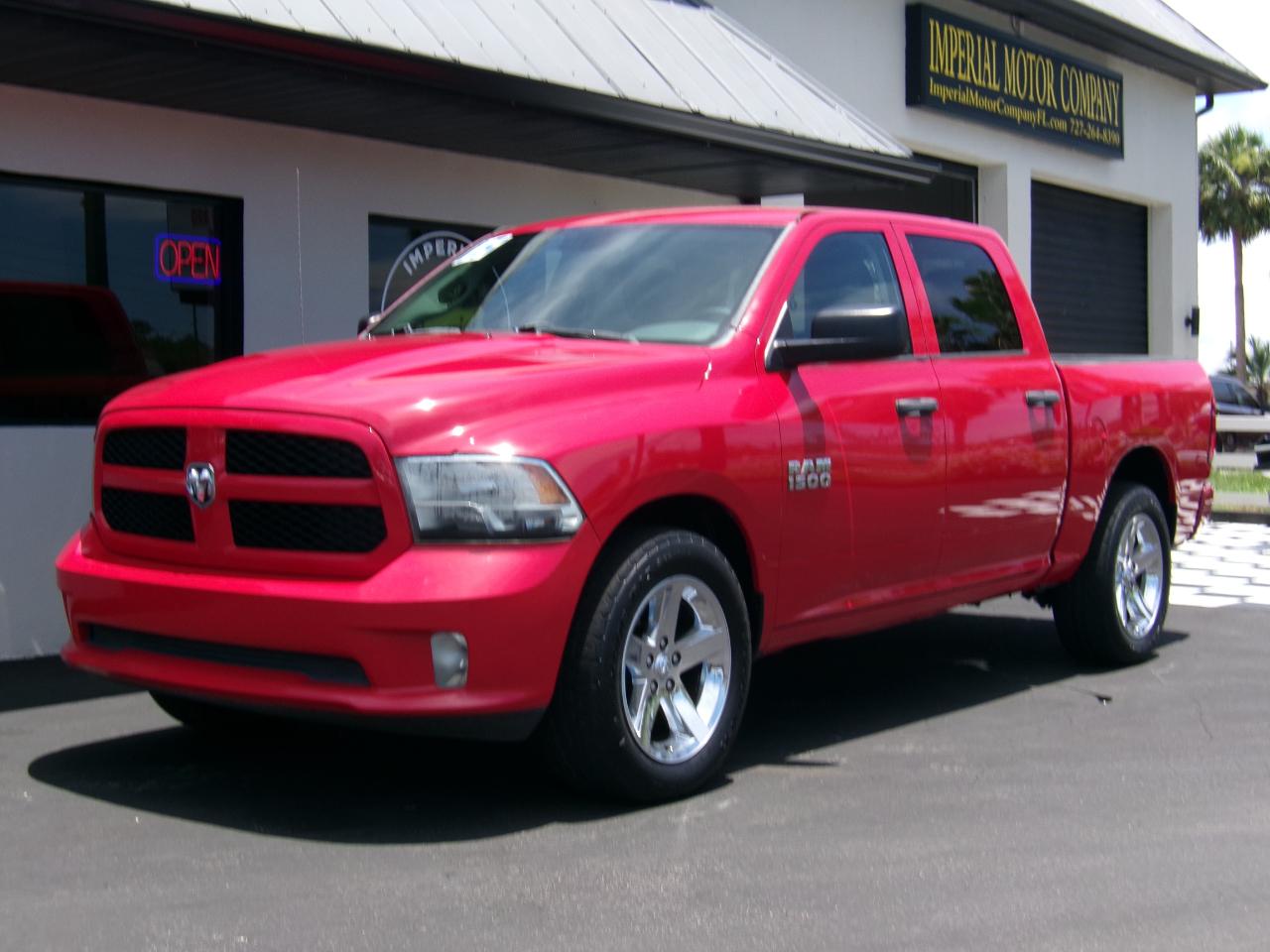 RAM 1500 Express 4x2 Crew Cab 5'7" Box 2015
