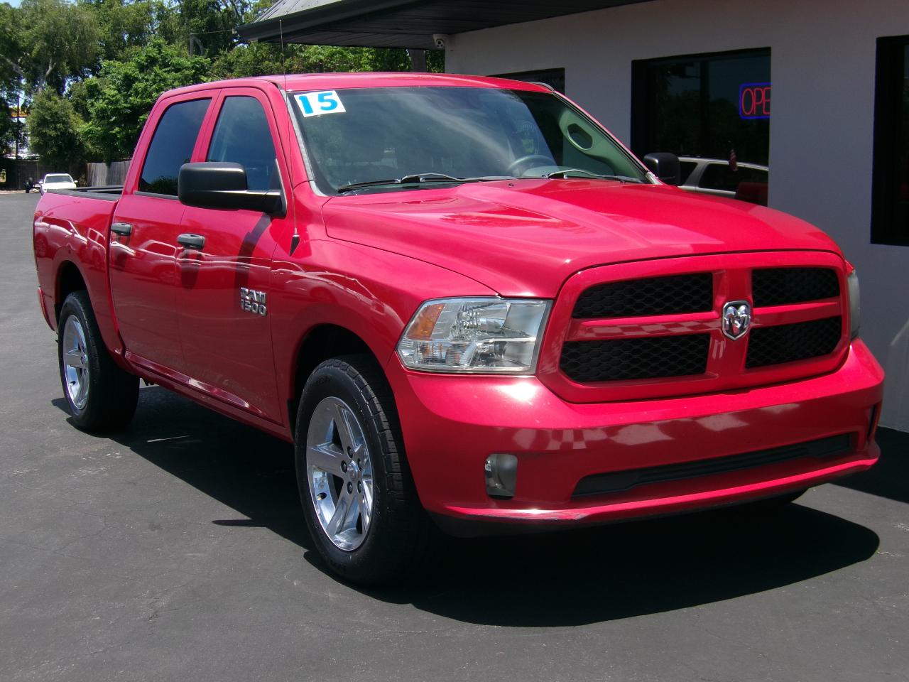 RAM 1500 Express 4x2 Crew Cab 5'7" Box 2015