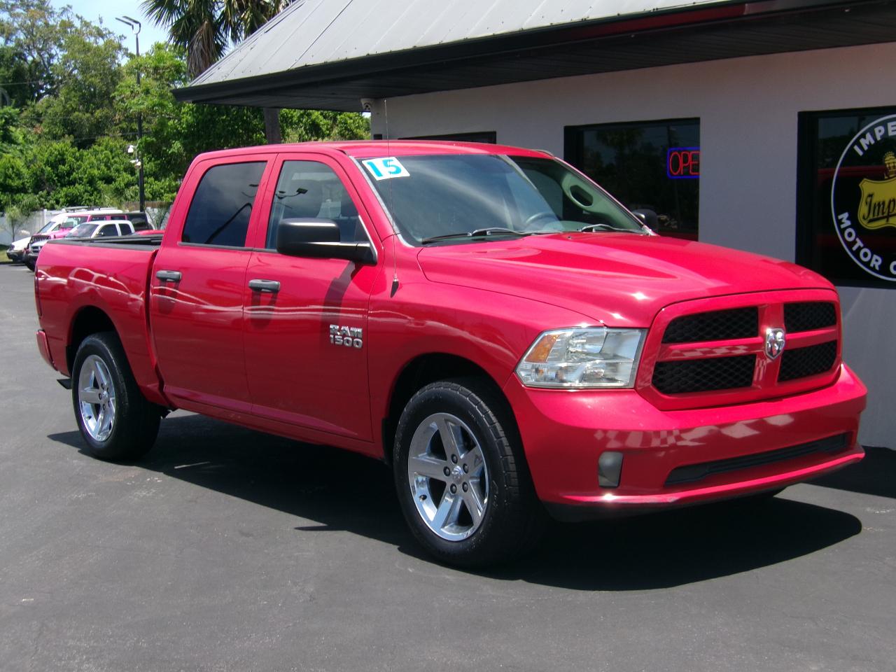 RAM 1500 Express 4x2 Crew Cab 5'7" Box 2015
