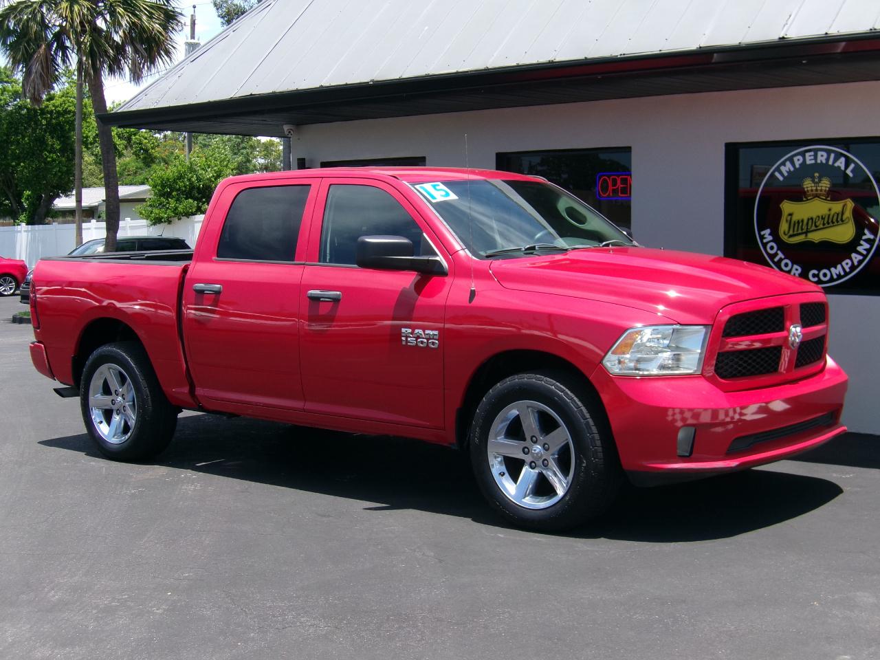 RAM 1500 Express 4x2 Crew Cab 5'7" Box 2015