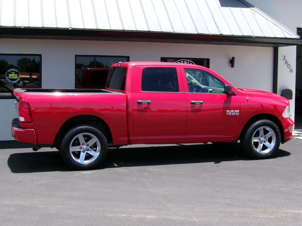 RAM 1500 Express 4x2 Crew Cab 5'7" Box 2015