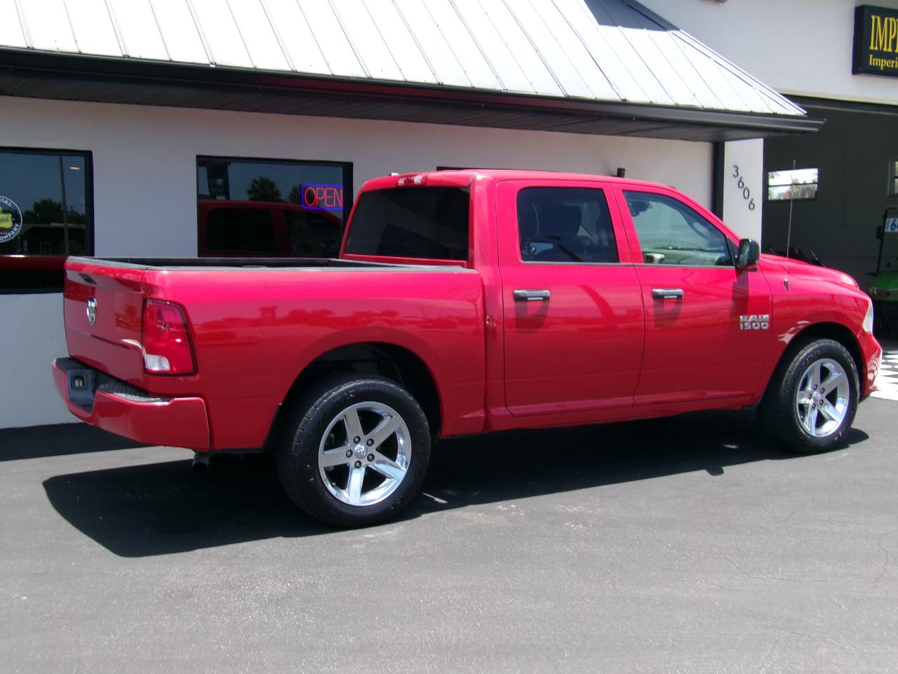 RAM 1500 Express 4x2 Crew Cab 5'7" Box 2015