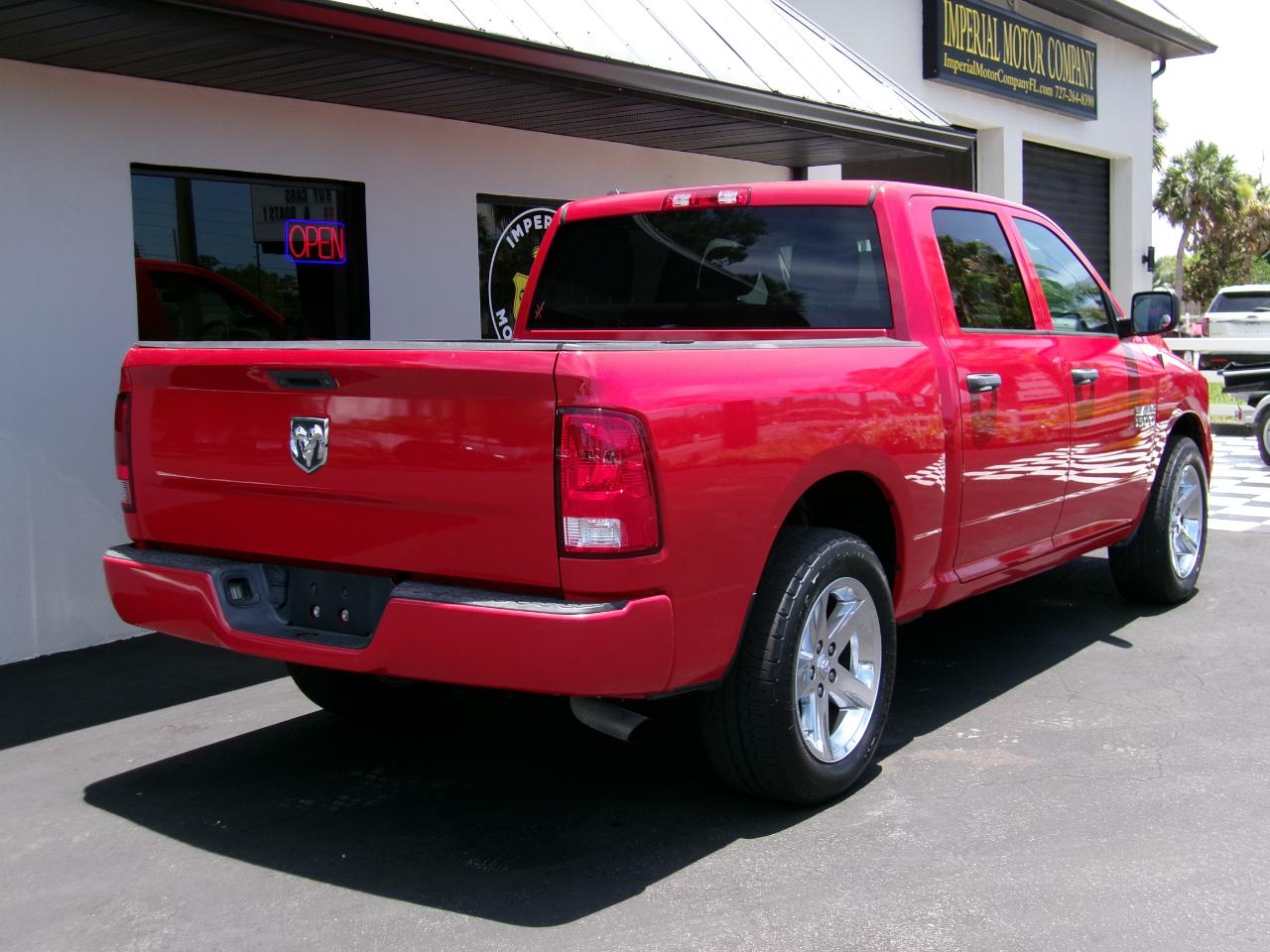 RAM 1500 Express 4x2 Crew Cab 5'7" Box 2015