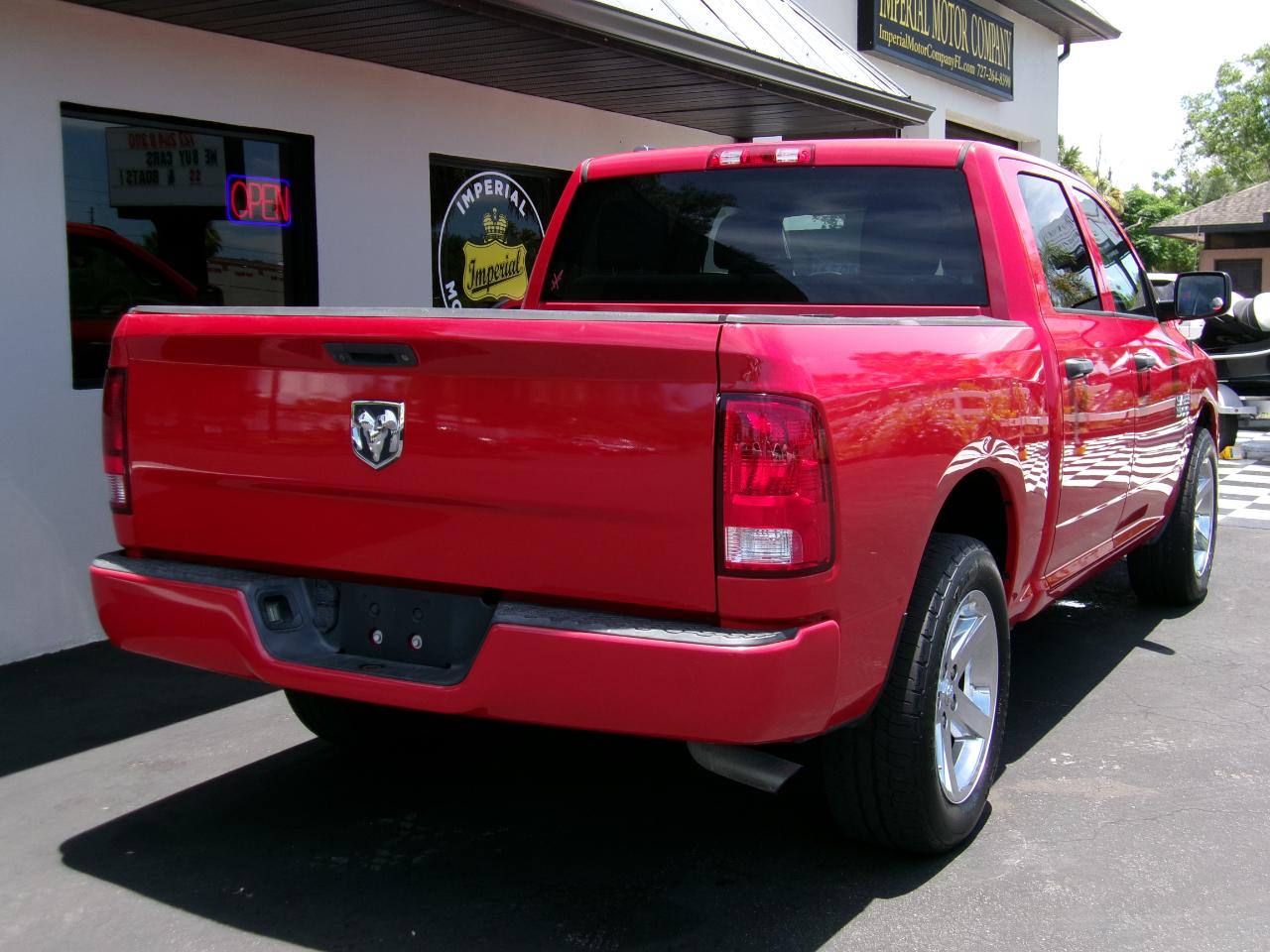 RAM 1500 Express 4x2 Crew Cab 5'7" Box 2015
