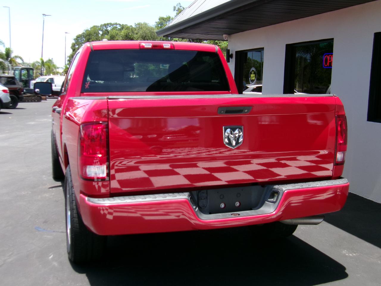 RAM 1500 Express 4x2 Crew Cab 5'7" Box 2015