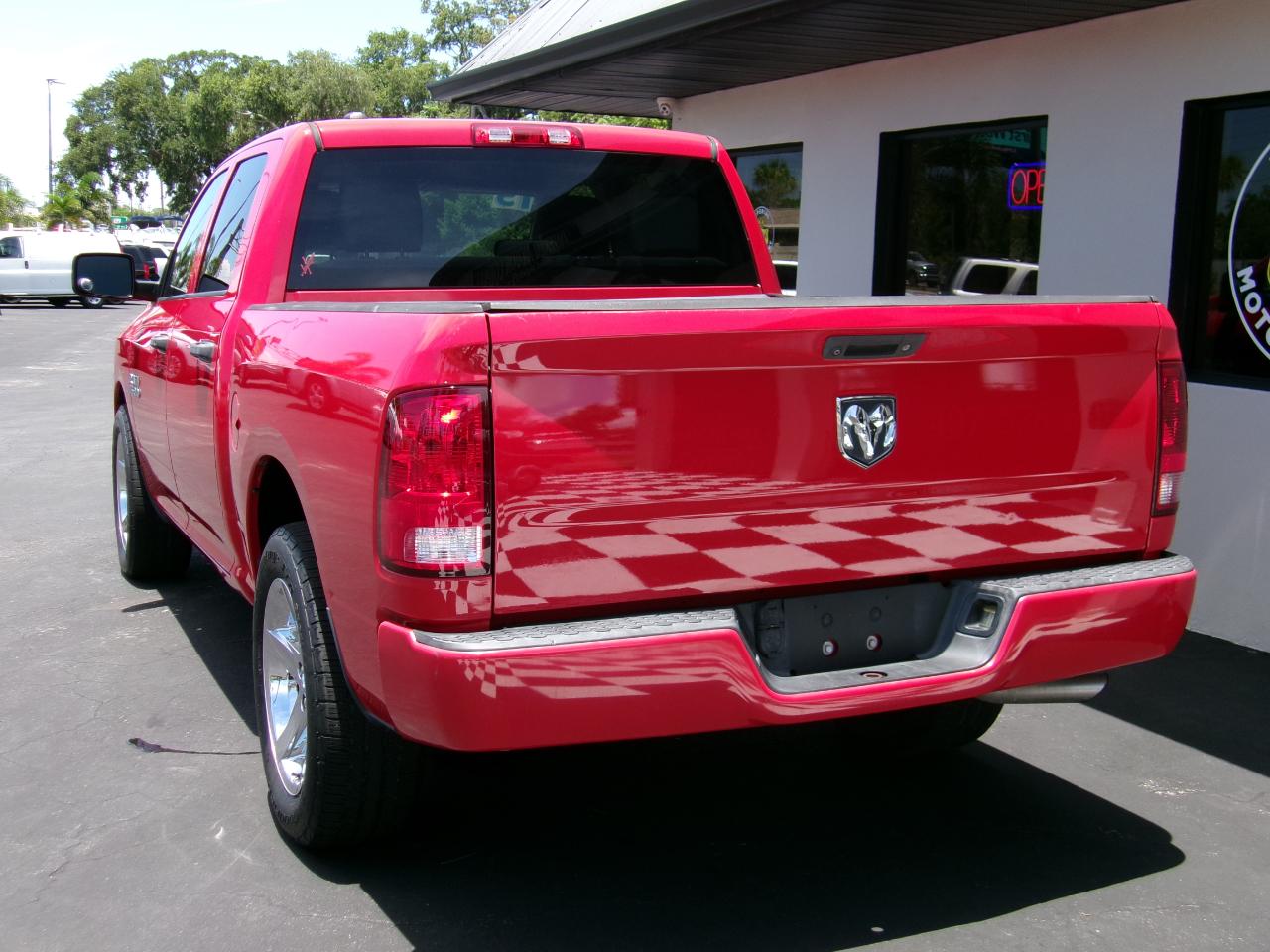 RAM 1500 Express 4x2 Crew Cab 5'7" Box 2015