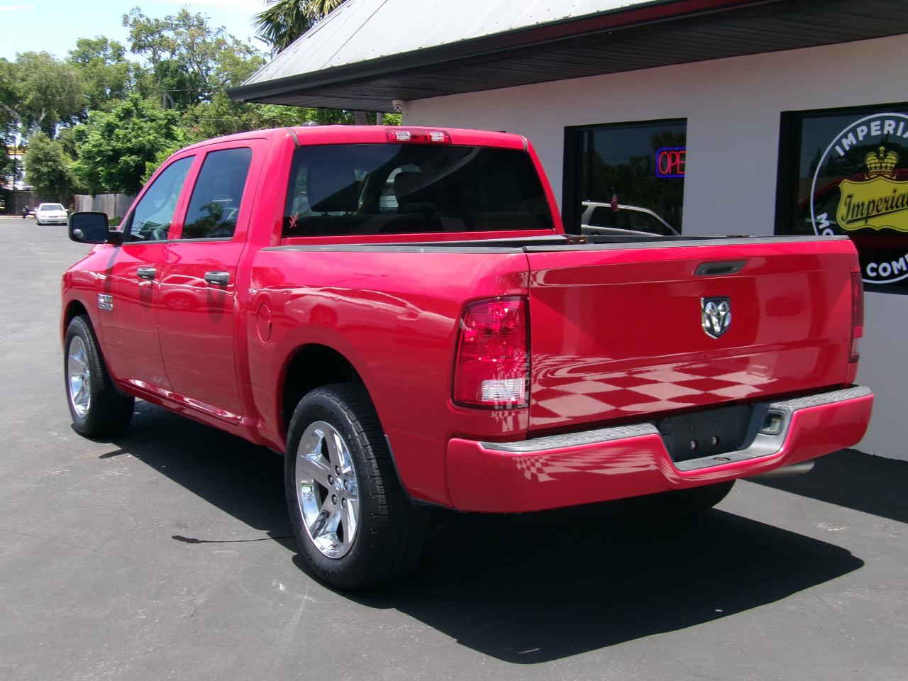 RAM 1500 Express 4x2 Crew Cab 5'7" Box 2015