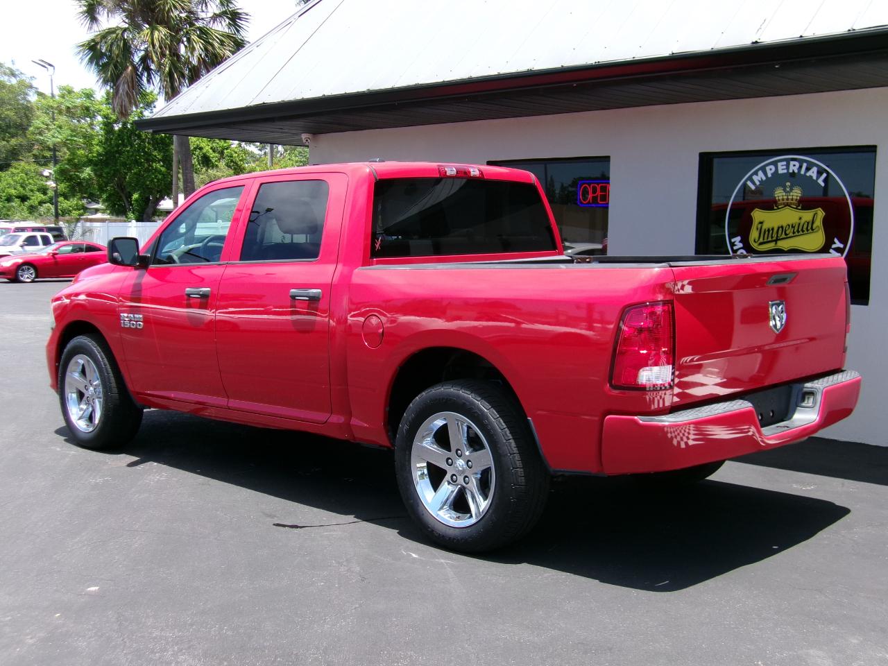 RAM 1500 Express 4x2 Crew Cab 5'7" Box 2015