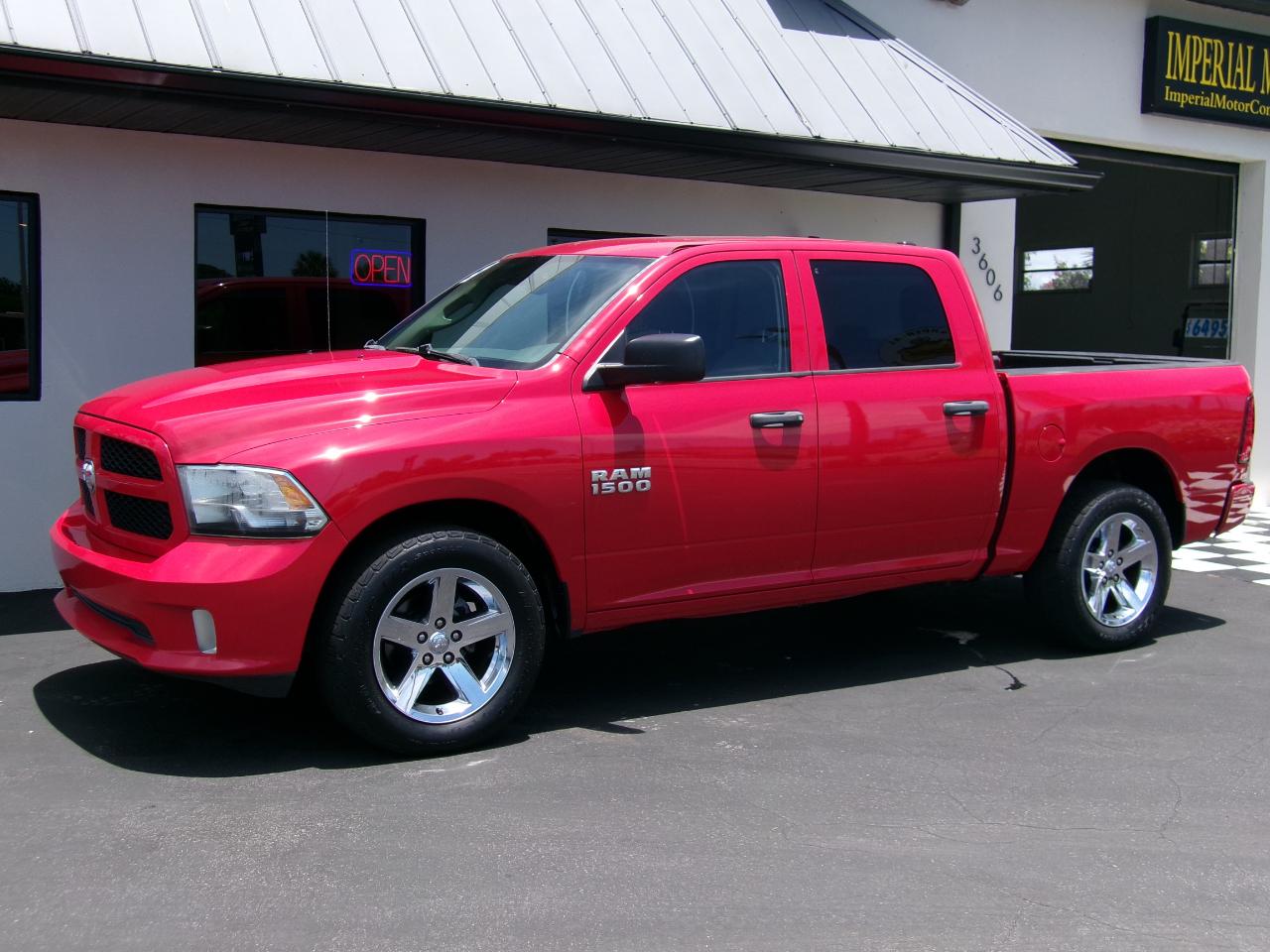 RAM 1500 Express 4x2 Crew Cab 5'7" Box 2015