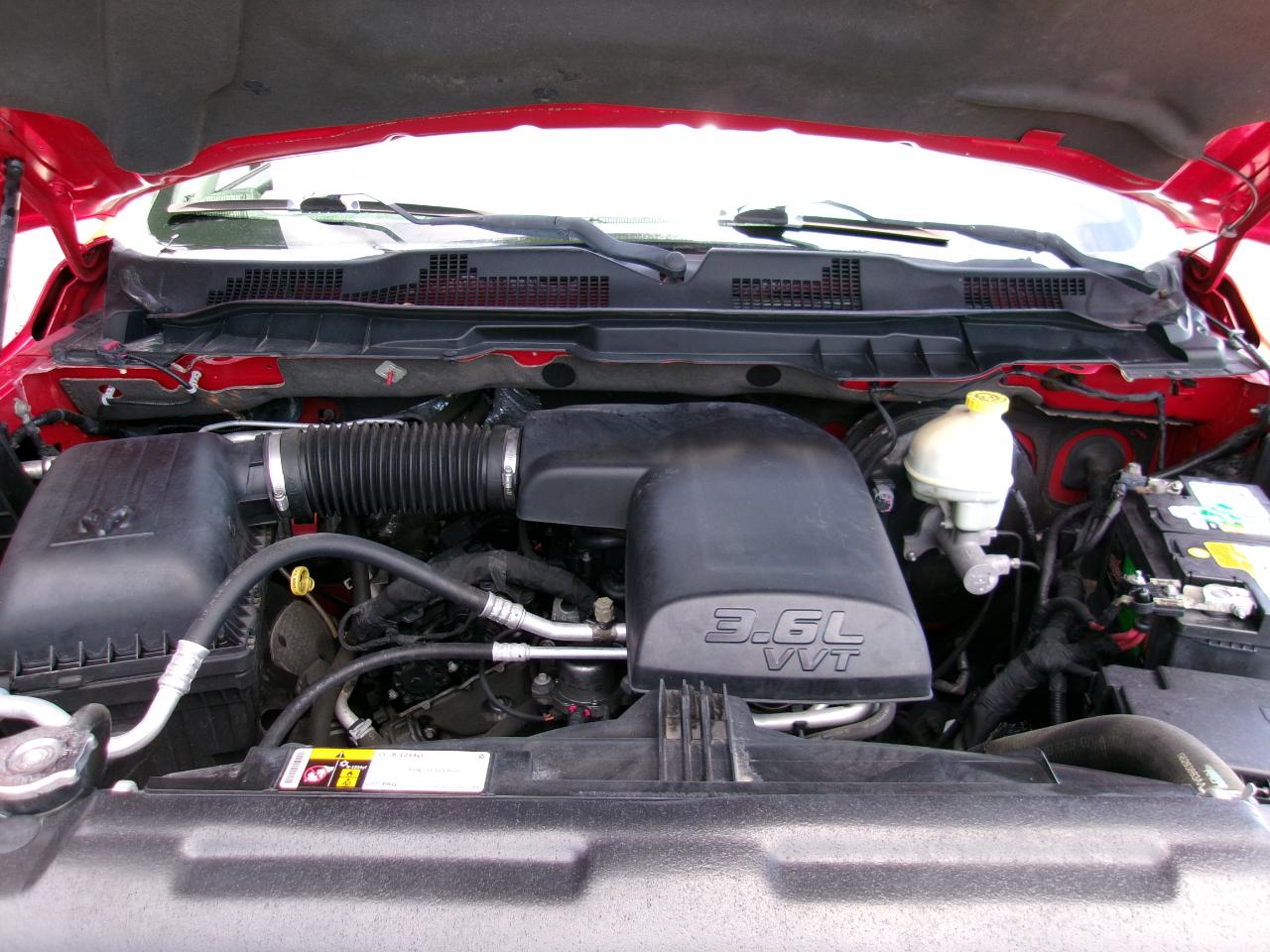 RAM 1500 Express 4x2 Crew Cab 5'7" Box 2015