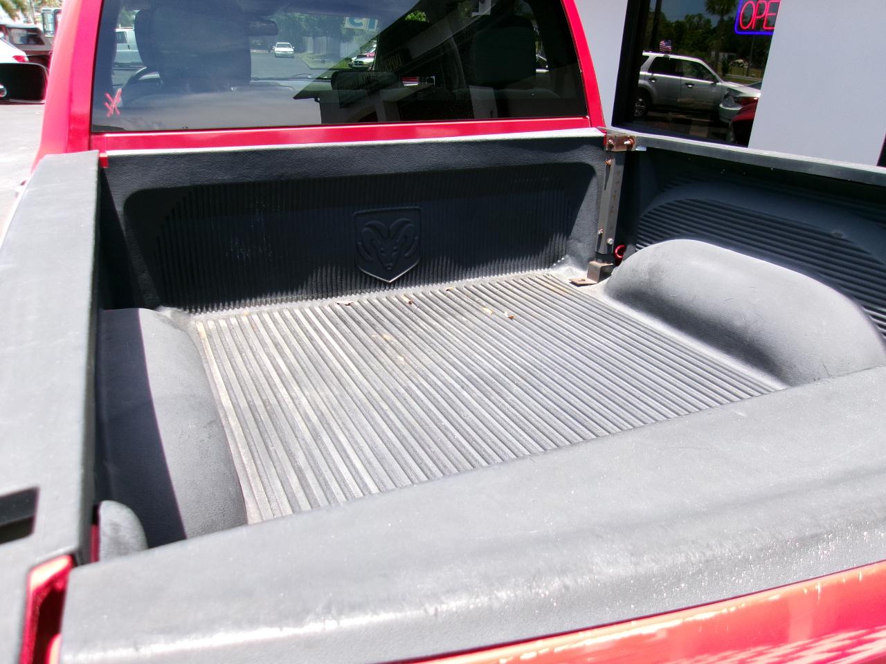 RAM 1500 Express 4x2 Crew Cab 5'7" Box 2015