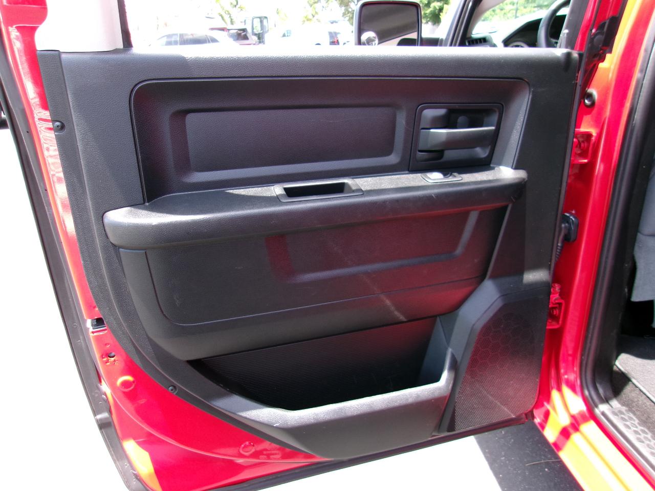 RAM 1500 Express 4x2 Crew Cab 5'7" Box 2015