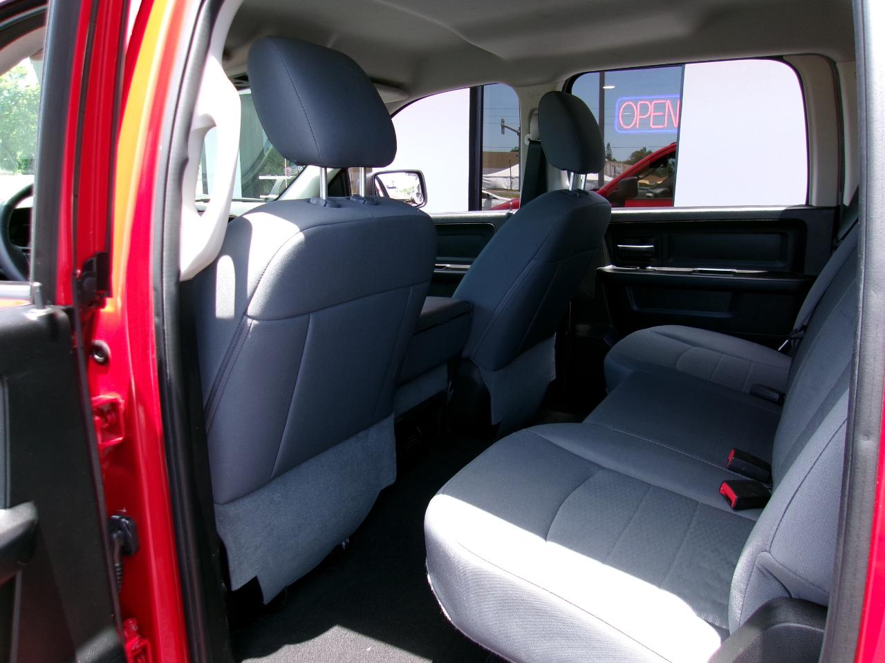RAM 1500 Express 4x2 Crew Cab 5'7" Box 2015