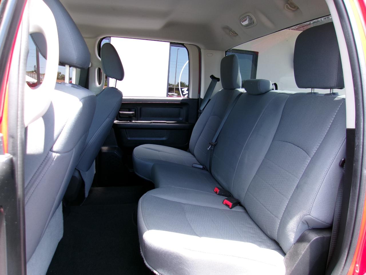 RAM 1500 Express 4x2 Crew Cab 5'7" Box 2015