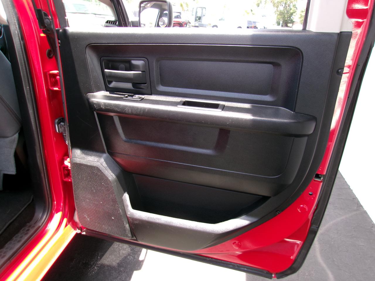 RAM 1500 Express 4x2 Crew Cab 5'7" Box 2015