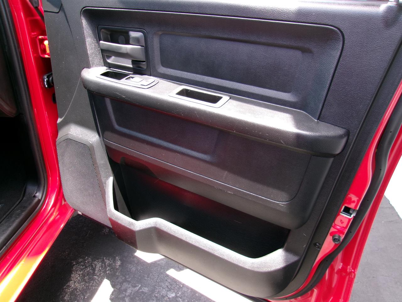 RAM 1500 Express 4x2 Crew Cab 5'7" Box 2015