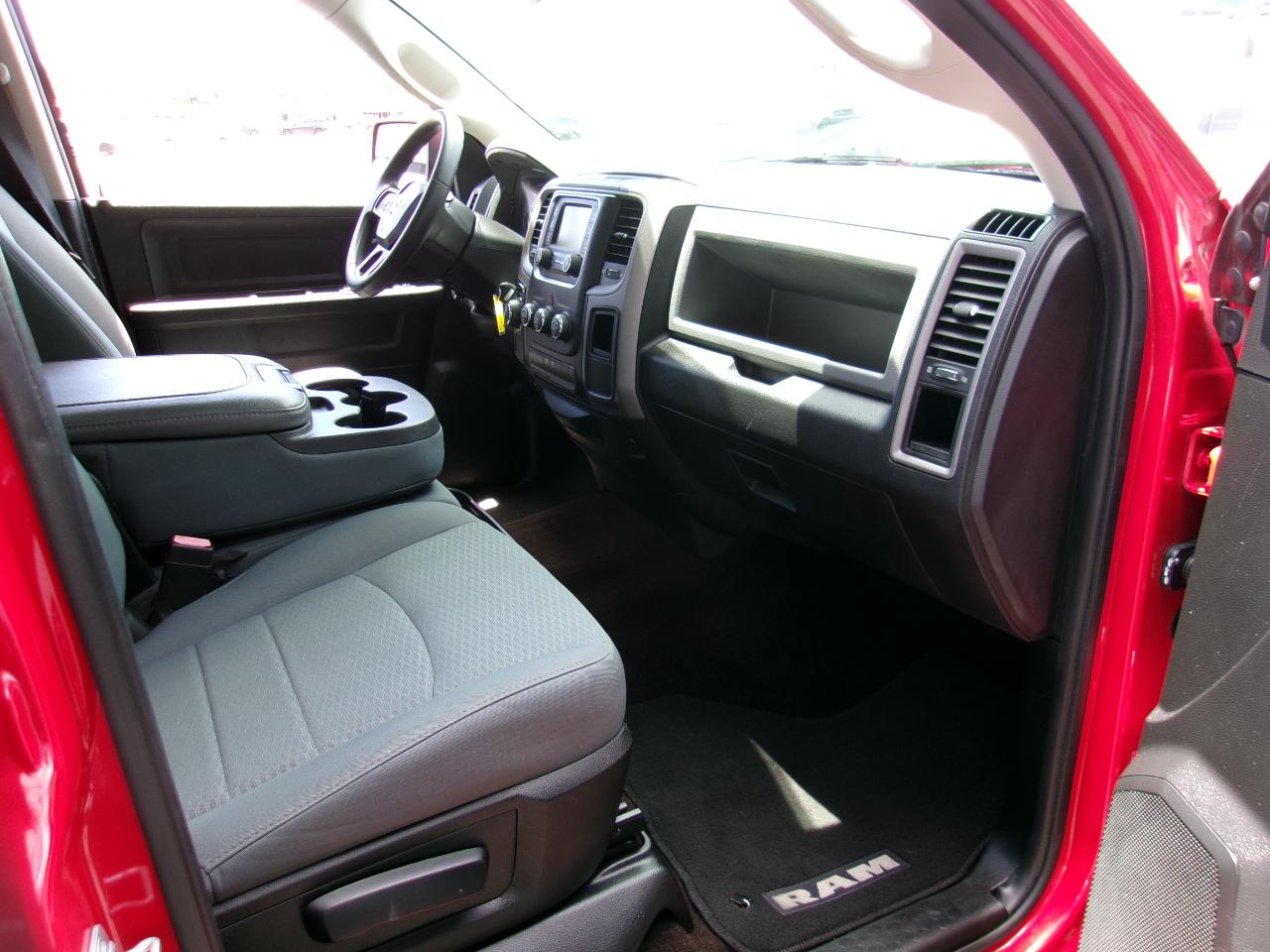 RAM 1500 Express 4x2 Crew Cab 5'7" Box 2015