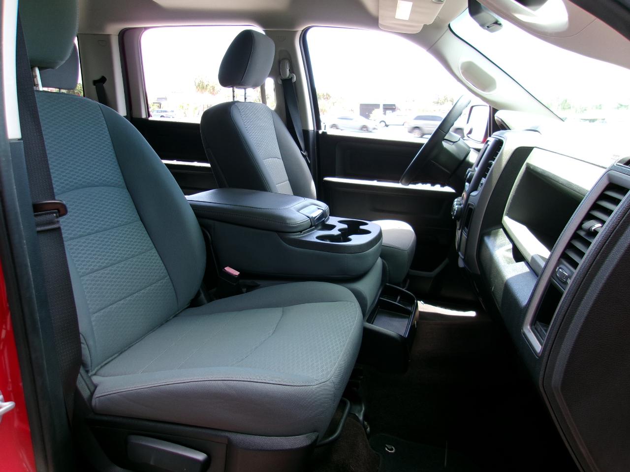 RAM 1500 Express 4x2 Crew Cab 5'7" Box 2015