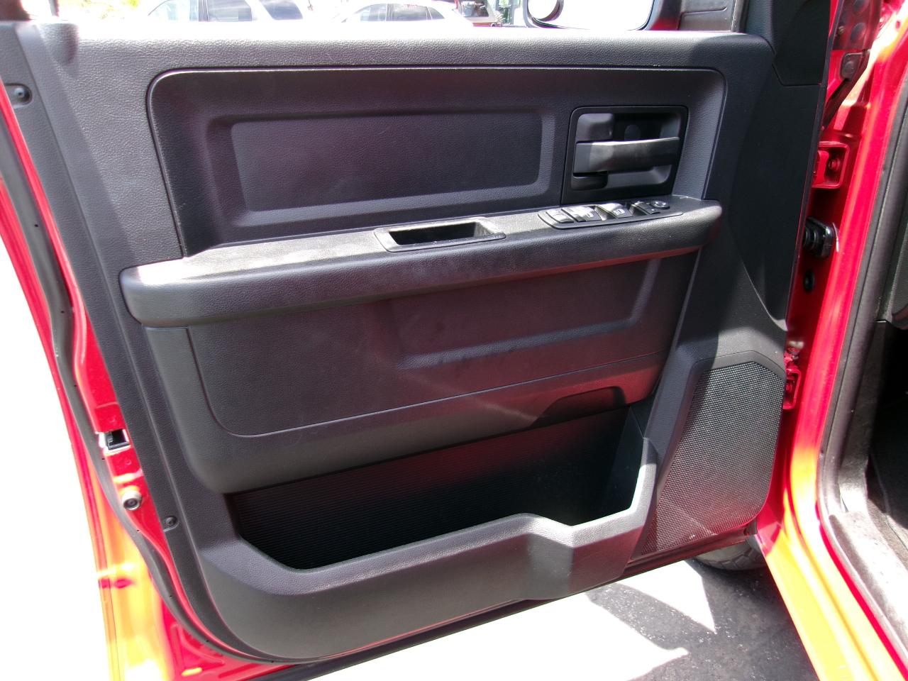 RAM 1500 Express 4x2 Crew Cab 5'7" Box 2015