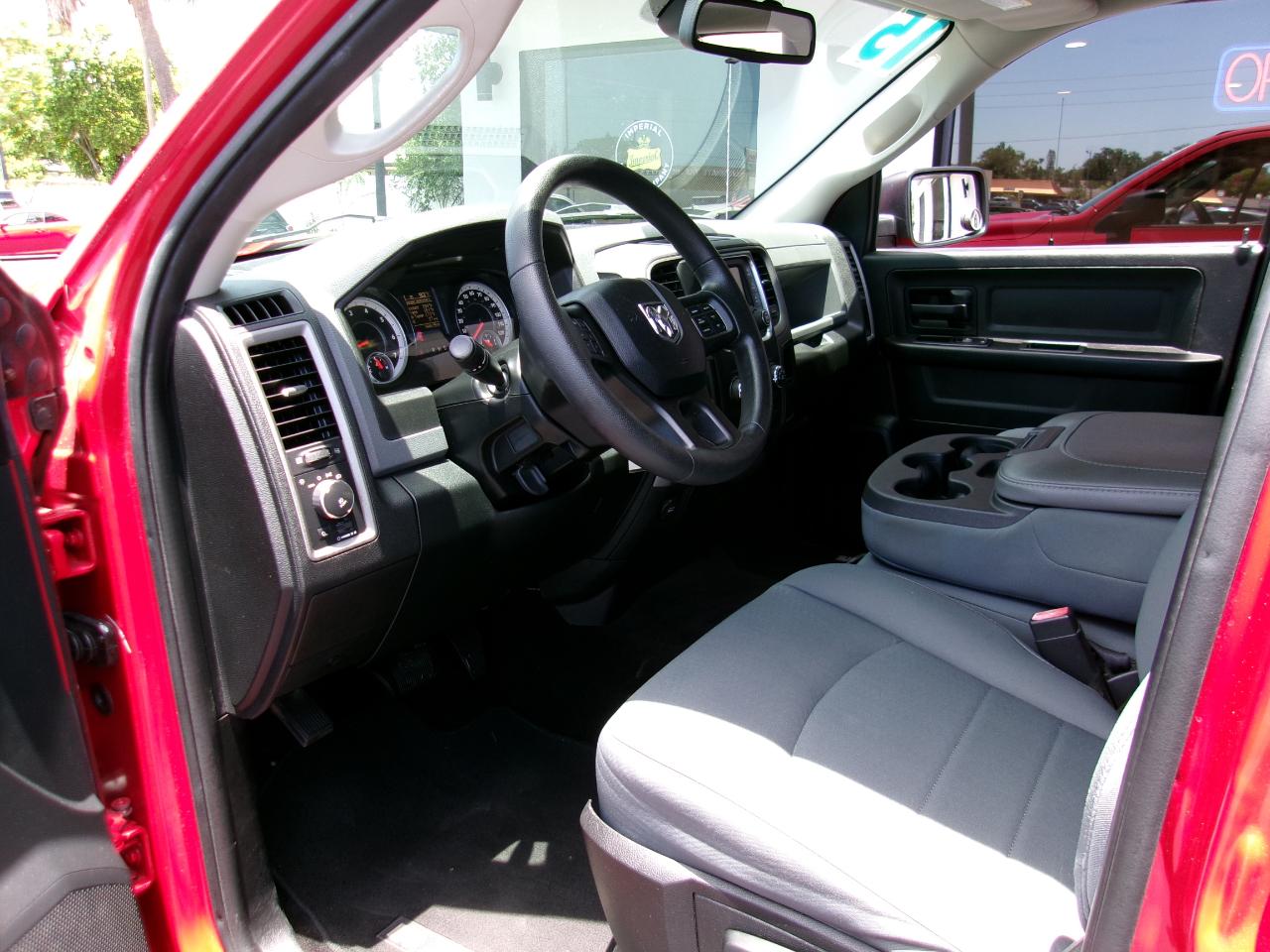 RAM 1500 Express 4x2 Crew Cab 5'7" Box 2015