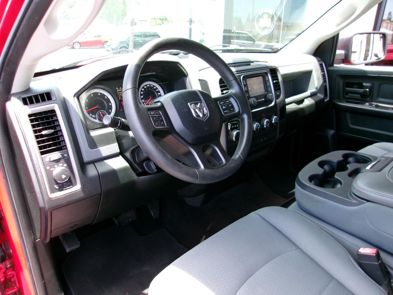 RAM 1500 Express 4x2 Crew Cab 5'7" Box 2015