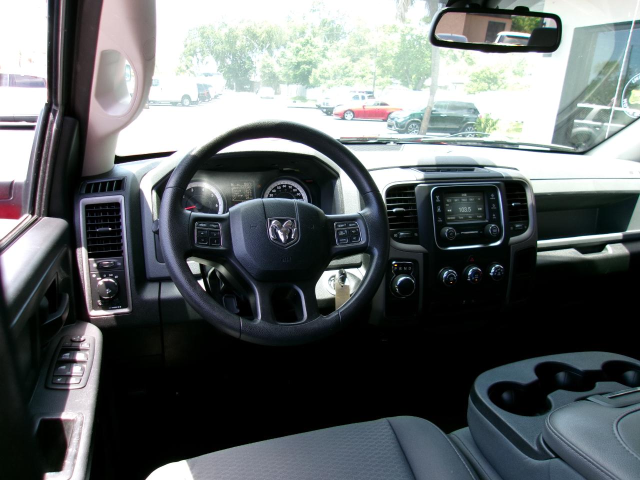 RAM 1500 Express 4x2 Crew Cab 5'7" Box 2015
