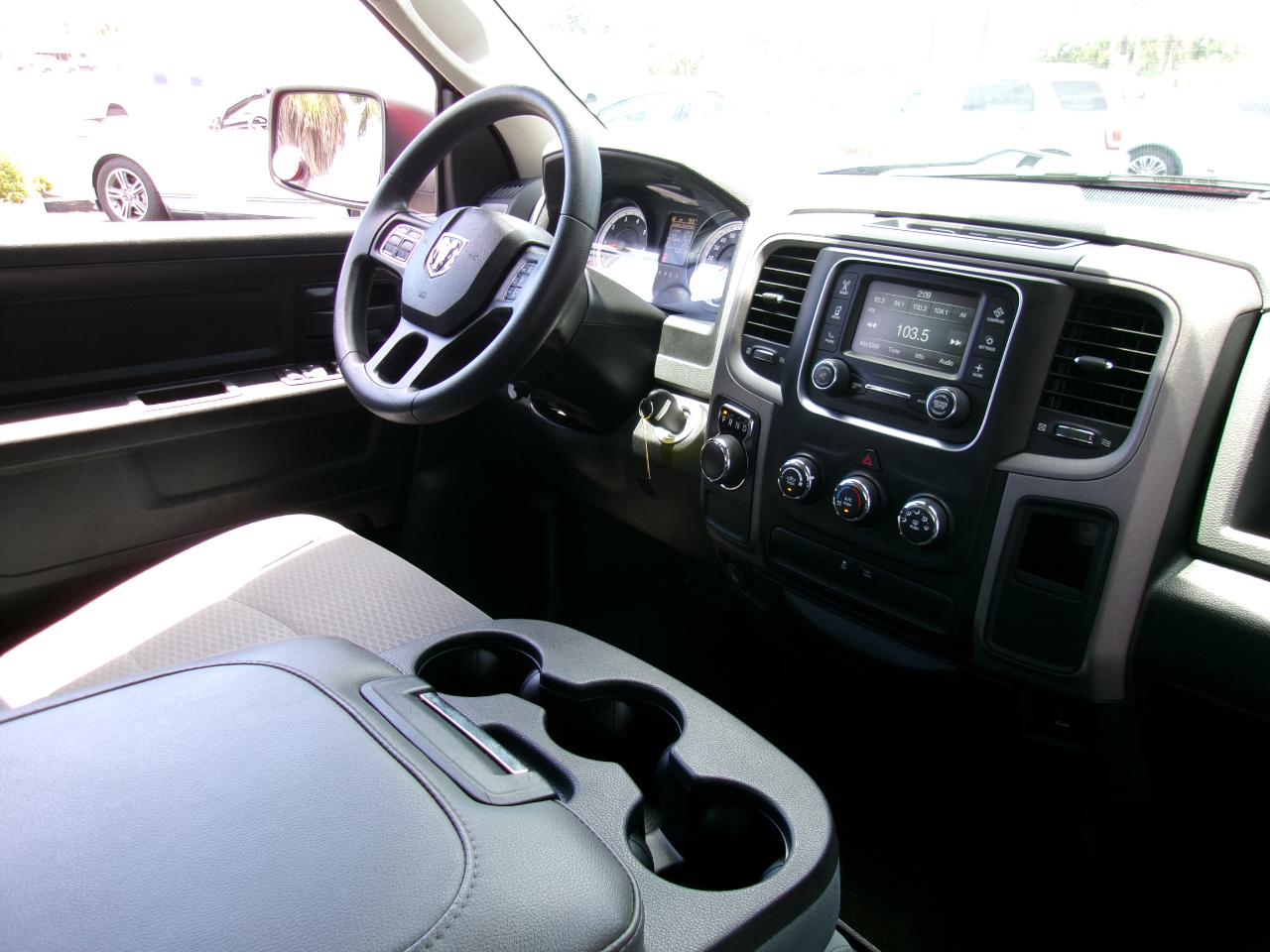 RAM 1500 Express 4x2 Crew Cab 5'7" Box 2015